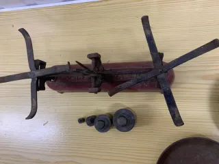 Báscula antigua de pesas