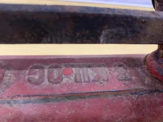 Báscula antigua de pesas