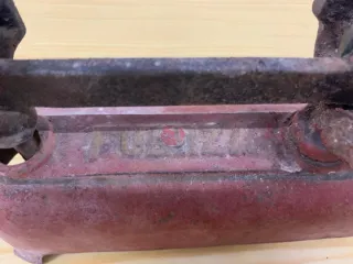 Báscula antigua de pesas