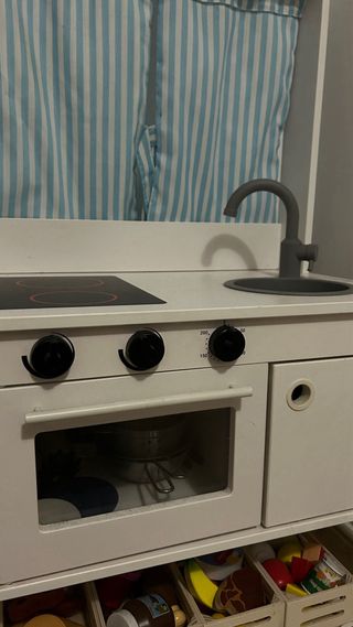 Cocinita de juguete blanca