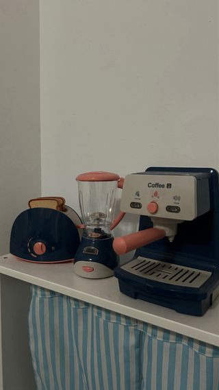 Cocinita de juguete blanca