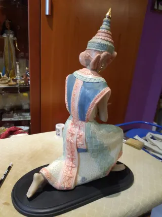Figura porcelana tailandesa valenciana. Ceragan