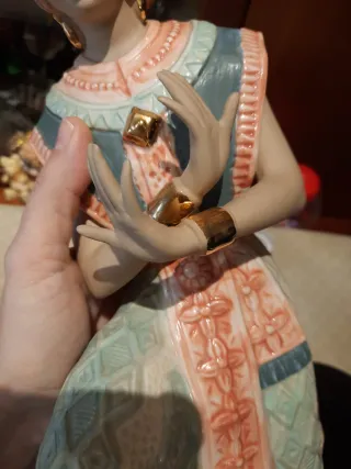 Figura porcelana tailandesa valenciana. Ceragan