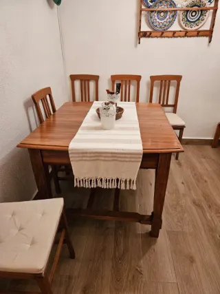Conjunto mesa y 4 sillas comedor madera