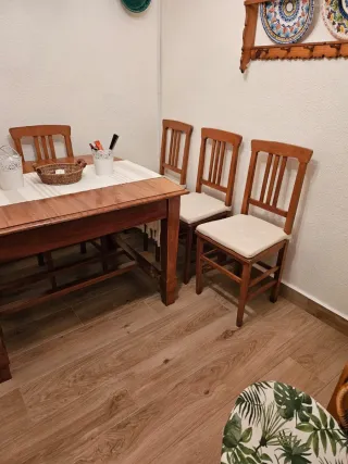 Conjunto mesa y 4 sillas comedor madera