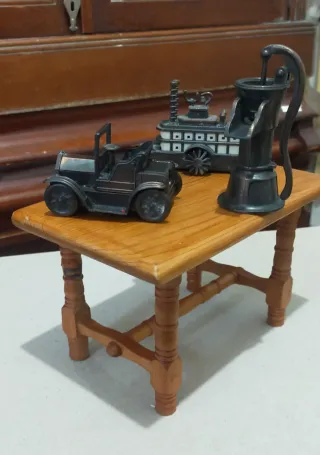 3 Sacapuntas Antiguos + Mesita Madera