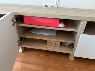 Mueble TV madera y blanco brillo