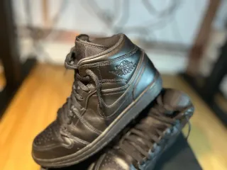 Nike Air Jordan 1 Mid Triple Black