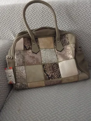 Bolsos nuevos bonitos y de moda