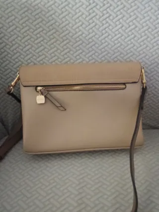 Bolsos nuevos bonitos y de moda