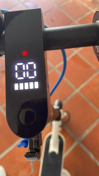 Patinete eléctrico blanco