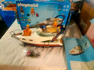 Barco Playmobil con figuras y accesorios