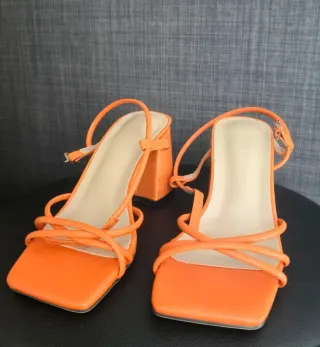 Sandalias de tacón naranja