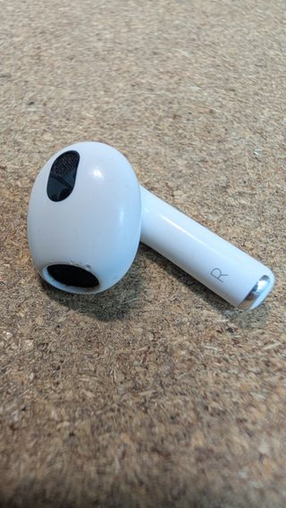 APPLE AIRPODS 3 GENERACION VOLUMEN BAJO