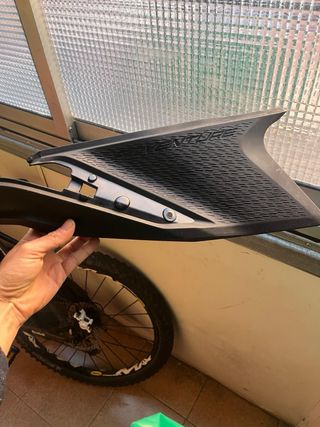 Depósito KTM Adventure 390 y despiece