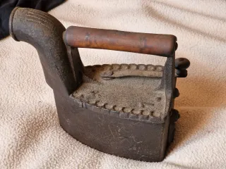 Ferro da stiro antico fine '800