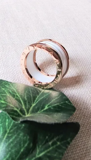 Anillo Cuatro Bandas Oro y Cerámica