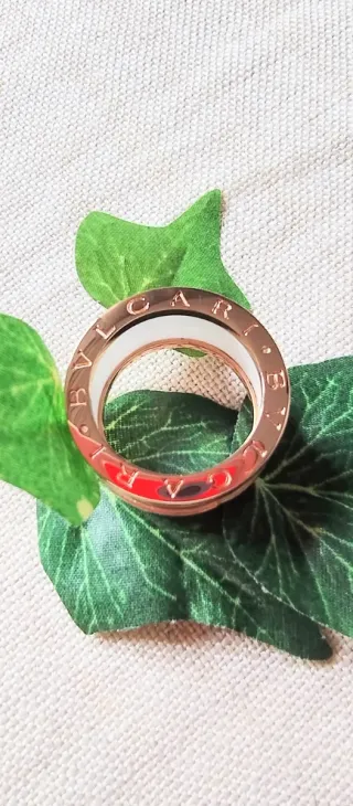 Anillo Cuatro Bandas Oro y Cerámica