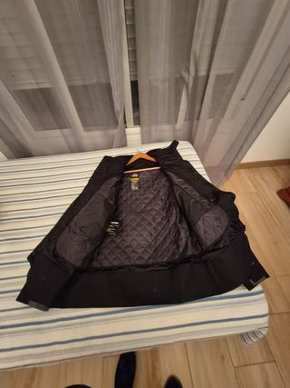 Tres chaquetas de moto