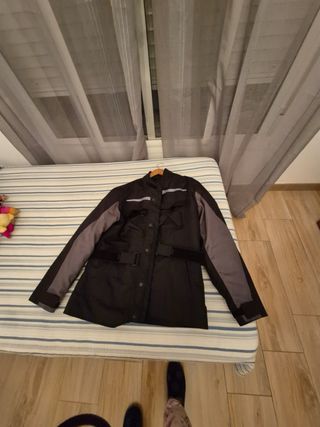 Tres chaquetas de moto
