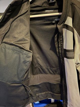 Tres chaquetas de moto