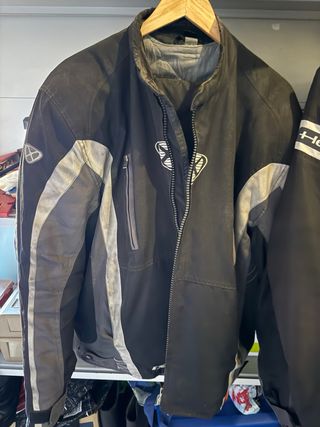 Tres chaquetas de moto
