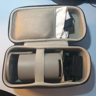 Mini Proyector Full HD + Maletín + Lona