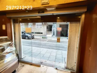 Puerta automática de cristal