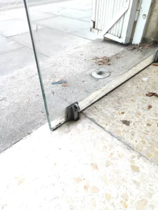 Puerta automática de cristal