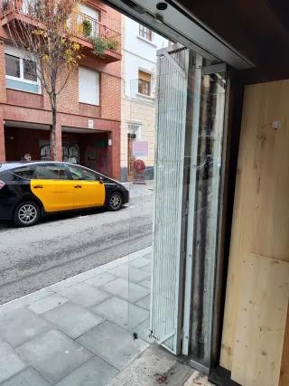 Puerta automática de cristal