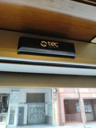 Puerta automática de cristal