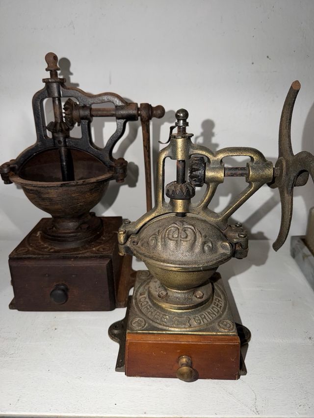 Antichi macinacaffè per pezzi o restauro