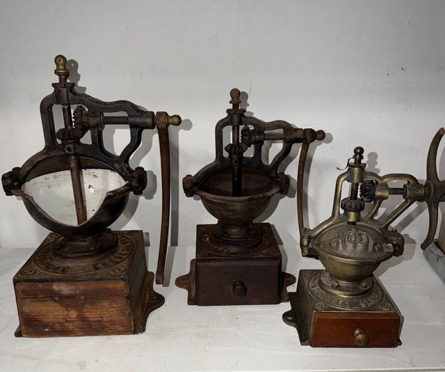 Antichi macinacaffè per pezzi o restauro