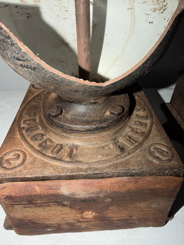 Antichi macinacaffè per pezzi o restauro