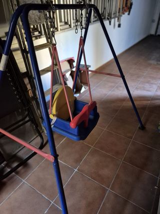 Columpio infantil azul y rojo