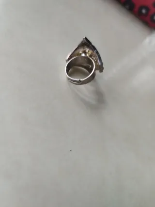 Anillo con circonitas plateado