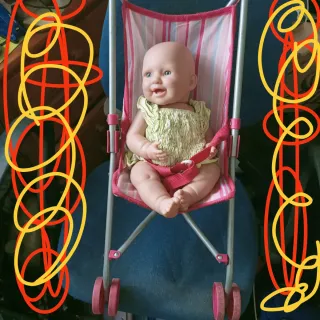 Carrito de muñeca con muñeca