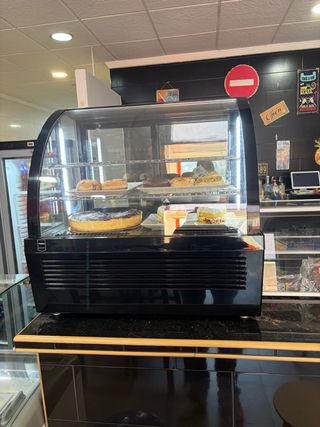 Vitrina expositora de pasteles