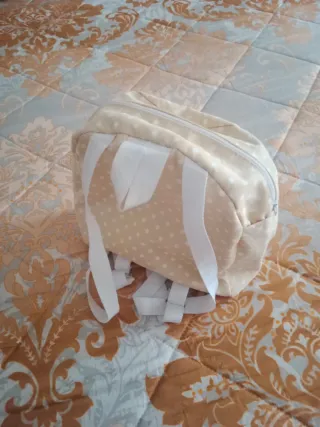 Mochila bebé con lazo y encaje