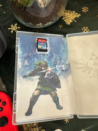 Nintendo Switch con 4 mandos, juego Zelda, estuche