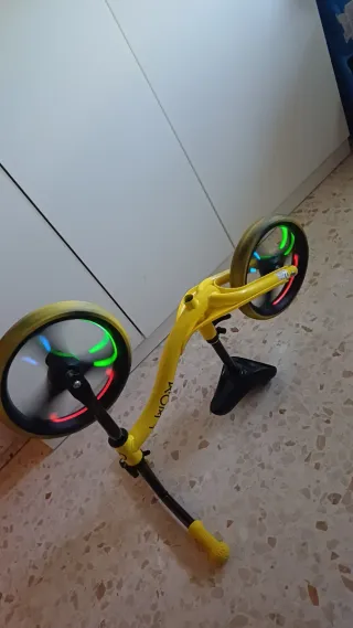 Bicicleta de equilibrio Womy amarilla