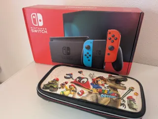 Nintendo Switch (con tarjeta 256 GB y funda)
