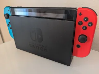 Nintendo Switch (con tarjeta 256 GB y funda)