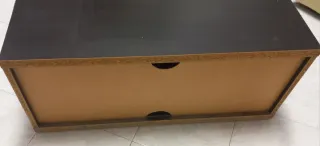 Mesa TV oscura con 2 estantes