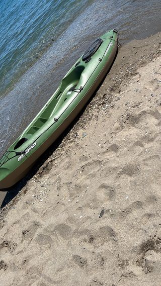 Kayak verde Bilbao con cañeros