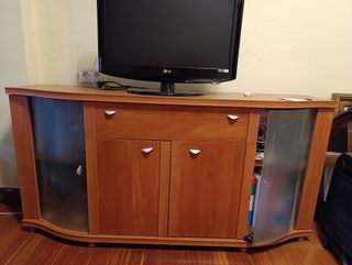 Aparador madera cerezo con puertas cristal