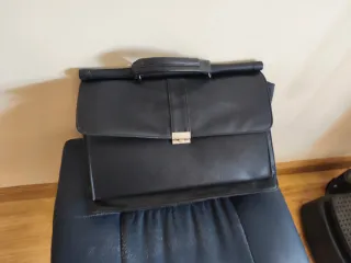 Maletín de piel negro