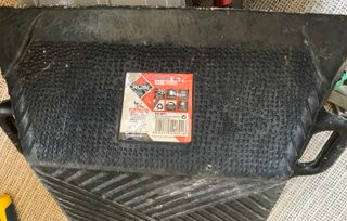 Bandeja y herramientas de albañil