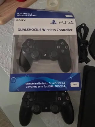 PS4 500GB Negra + 2 Mandos