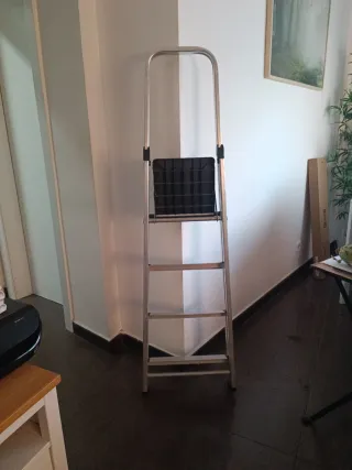 Escalera aluminio 4 peldaños